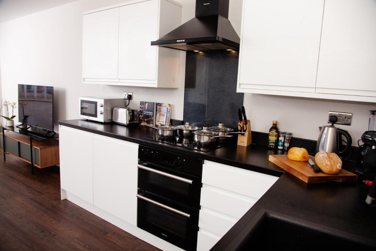 High Life Serviced Apartments - Old Town Суиндон Экстерьер фото