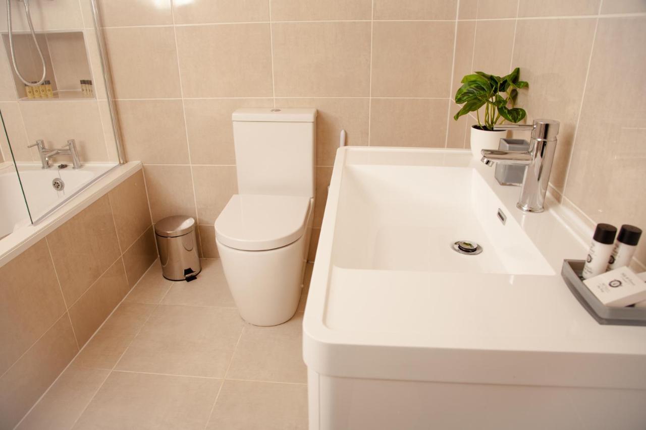 High Life Serviced Apartments - Old Town Суиндон Экстерьер фото