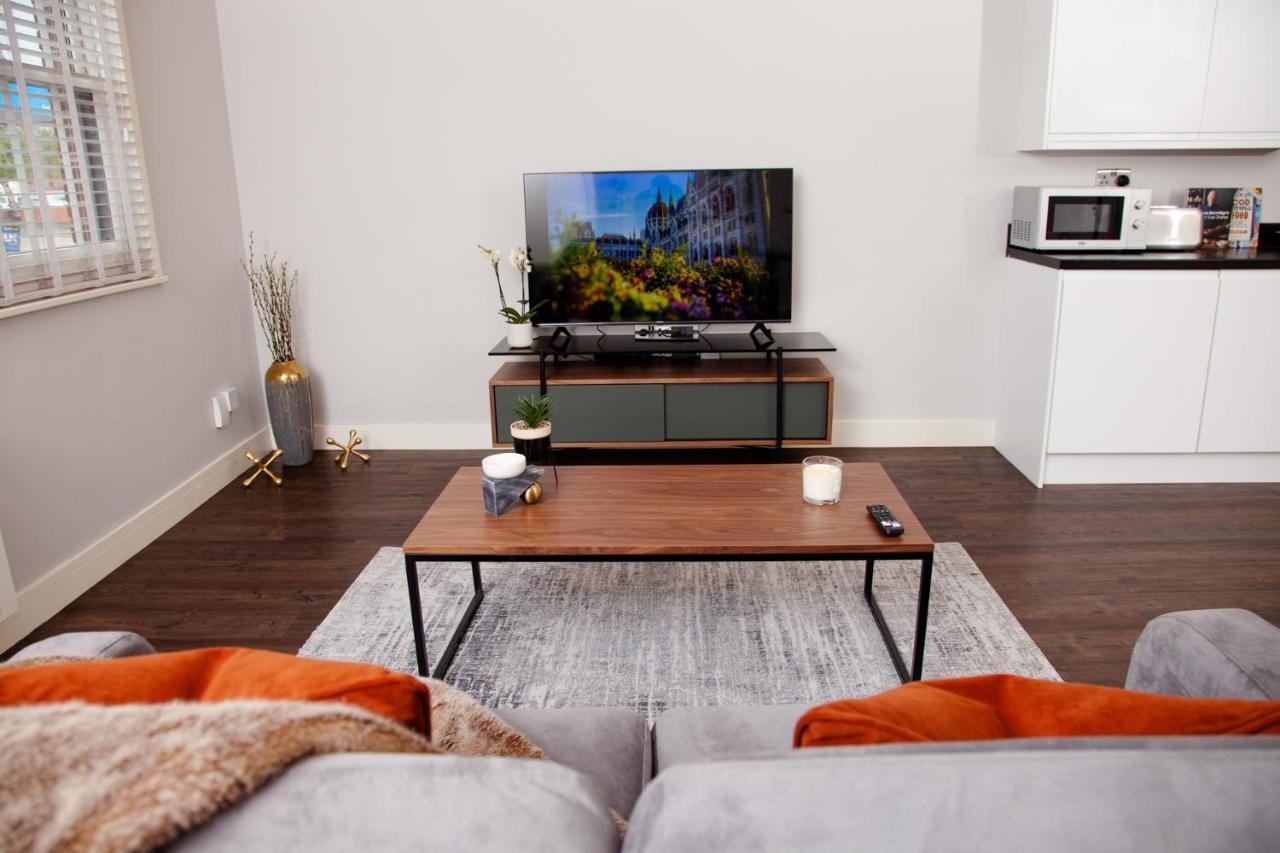 High Life Serviced Apartments - Old Town Суиндон Экстерьер фото
