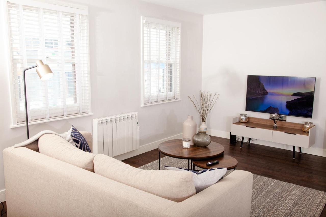 High Life Serviced Apartments - Old Town Суиндон Экстерьер фото