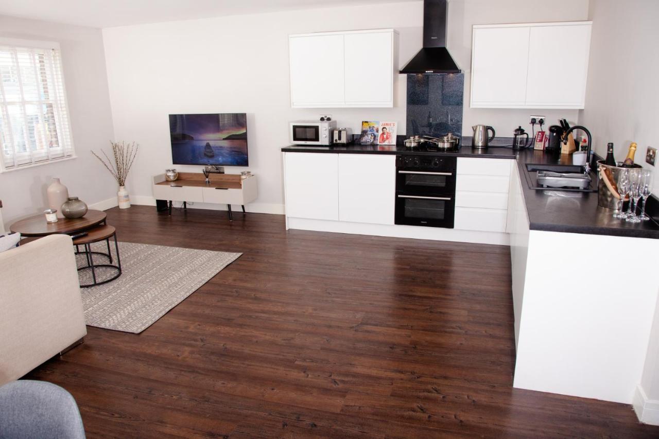 High Life Serviced Apartments - Old Town Суиндон Экстерьер фото