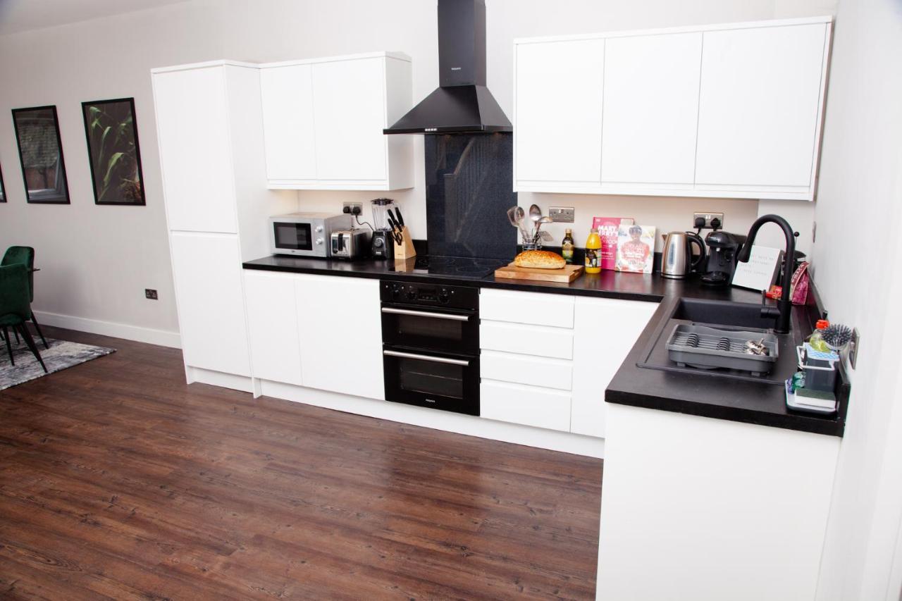 High Life Serviced Apartments - Old Town Суиндон Экстерьер фото